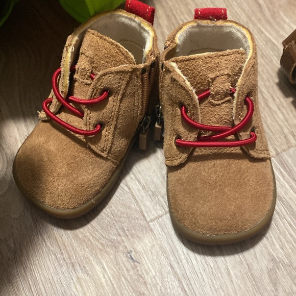Size 02/03 Ugg baby boots - Picture 2 of 4